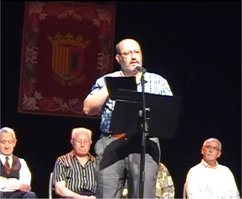 Juan Benito recitando