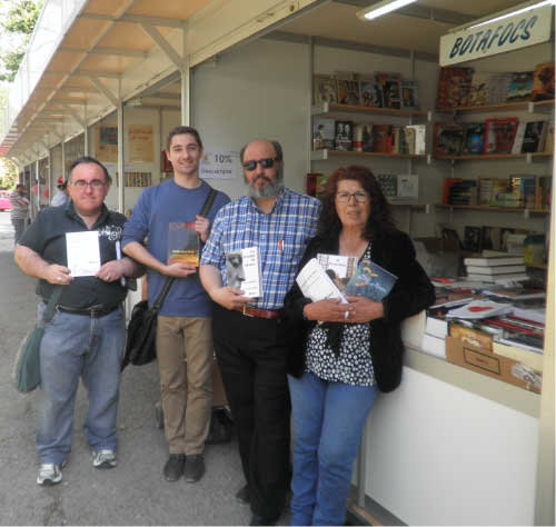 Firma de libros en la 49 Feria del Libro de Valencia
