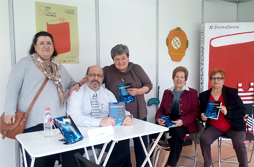 Firma de mi libro Desde mi interior, en la 51 Feria del Libro de Valencia.